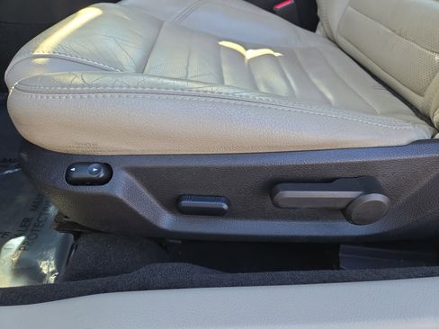 Used 2010 Ford Mustang Convertible image 13