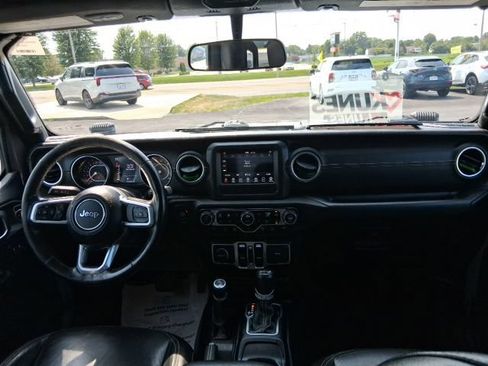 Used 2018 Jeep Wrangler Unlimited Sahara w/ Cold Weather Group AWD/4WD image 16