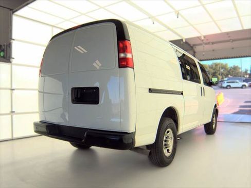 Used 2022 Chevrolet Express 2500 w/ Driver Convenience Package RWD image 6
