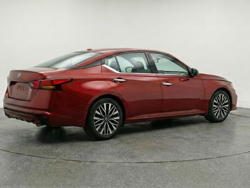 Used 2025 Nissan Altima 2.5 SV FWD image 9