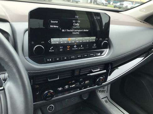 Used 2023 Nissan Rogue SL w/ SL Premium Package image 28