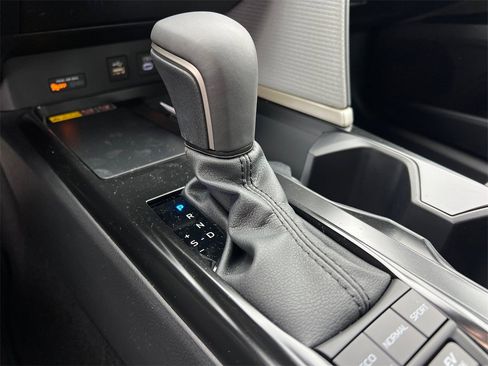 Used 2026 Toyota Camry SE image 30