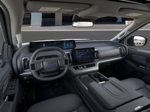 New 2026 Ford Expedition Platinum w/ Driver's Package AWD/4WD image 9
