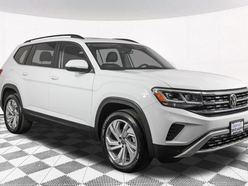 Used 2023 Volkswagen Atlas SE w/ Panoramic Sunroof Package image 14