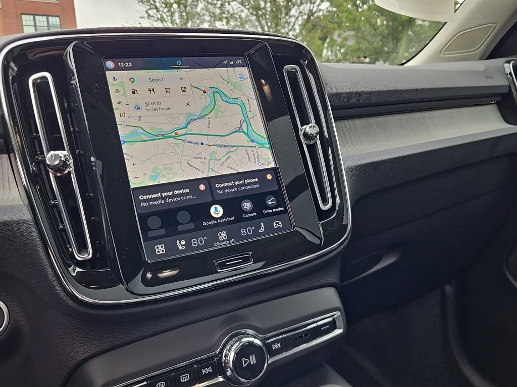 Certified 2025 Volvo XC40 B5 Ultra AWD/4WD image 21