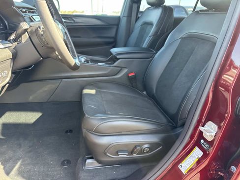 New 2025 Jeep Grand Cherokee L Altitude RWD image 12