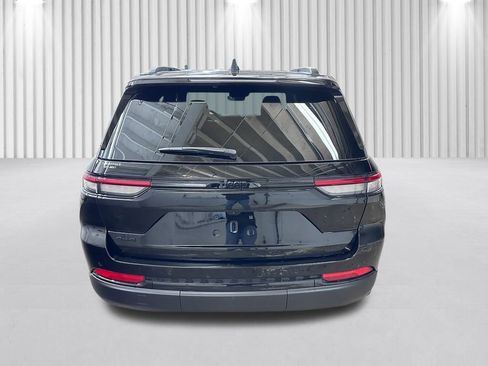 New 2025 Jeep Grand Cherokee Laredo image 6