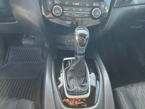 Used 2018 Nissan Rogue SV FWD image 29