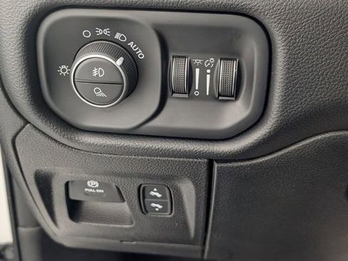 Used 2020 RAM 1500 Laramie AWD/4WD image 17
