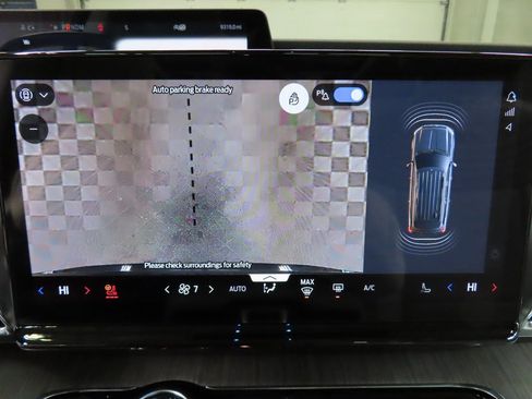 Used 2025 Ford Expedition Platinum w/ Platinum Ultimate Package image 18