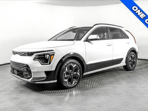 Used 2023 Kia Niro Wind w/ Wind Preserve Package FWD image 2