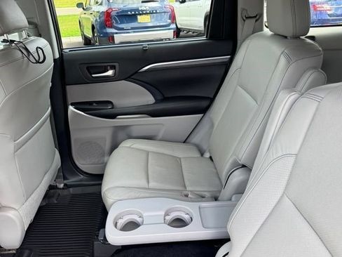 Used 2019 Toyota Highlander Limited Platinum AWD/4WD image 8
