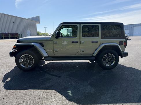 Used 2020 Jeep Wrangler Unlimited Sahara AWD/4WD image 12