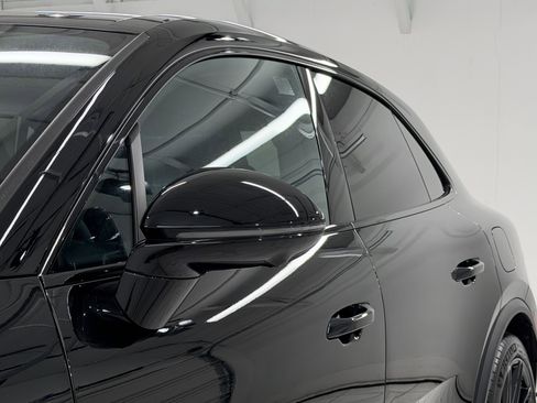 Certified 2025 Porsche Macan 4S Electric AWD/4WD image 17