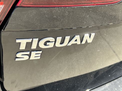 Used 2018 Volkswagen Tiguan SE FWD image 5