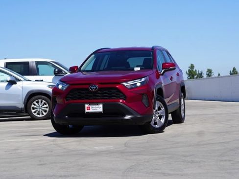 Used 2025 Toyota RAV4 XLE FWD image 5