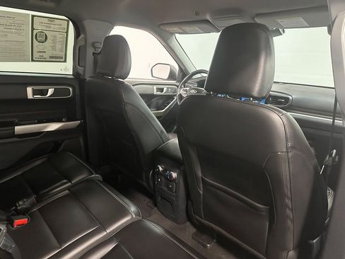 Used 2022 Ford Explorer XLT image 18