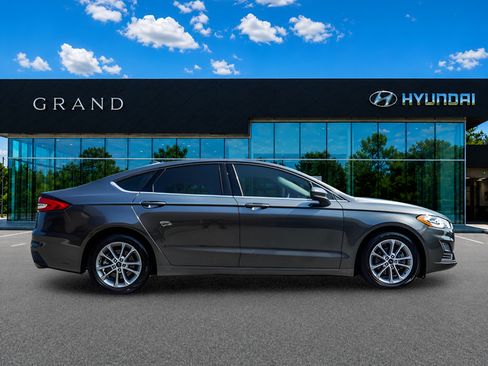 Used 2020 Ford Fusion SE FWD image 7