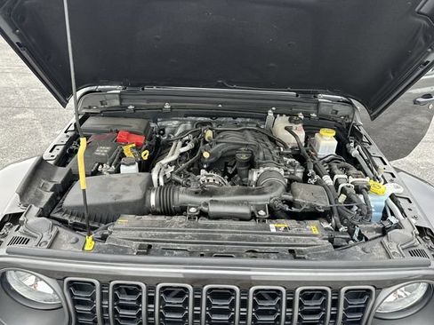 Used 2024 Jeep Gladiator Sport AWD/4WD image 20