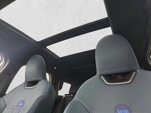 Used 2025 MINI Cooper Countryman S w/ Comfort Package Max image 16