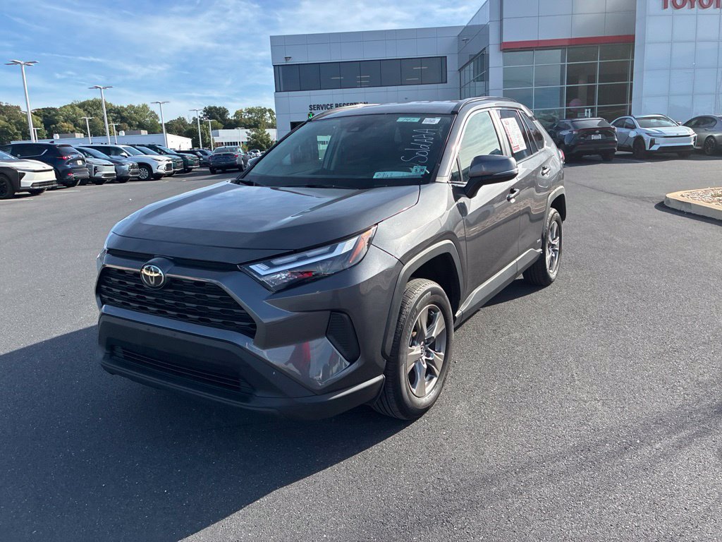 Used 2025 Toyota RAV4 XLE AWD/4WD image 17