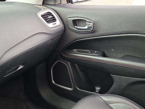 Used 2019 Jeep Compass Latitude w/ Popular Equipment Group FWD image 20