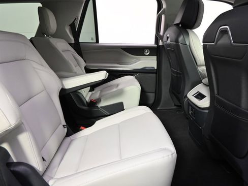 New 2026 Lincoln Navigator Reserve w/ Jet Appearance Package AWD/4WD image 17