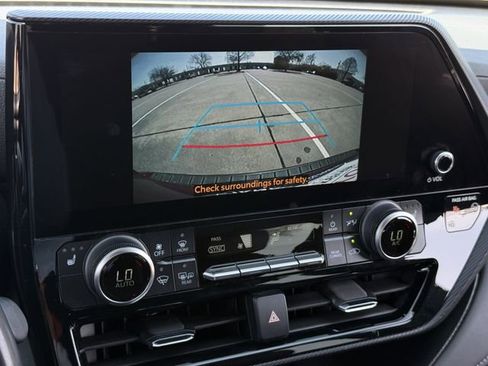 Used 2024 Toyota Highlander XSE image 18