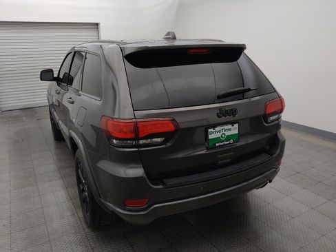 Used 2018 Jeep Grand Cherokee Altitude RWD image 6