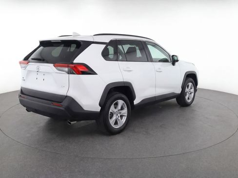 Used 2019 Toyota RAV4 LE FWD image 4
