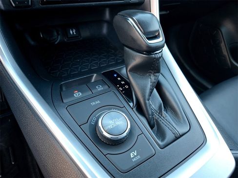 Used 2019 Toyota RAV4 XSE image 22