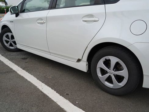 Used 2015 Toyota Prius Four image 6