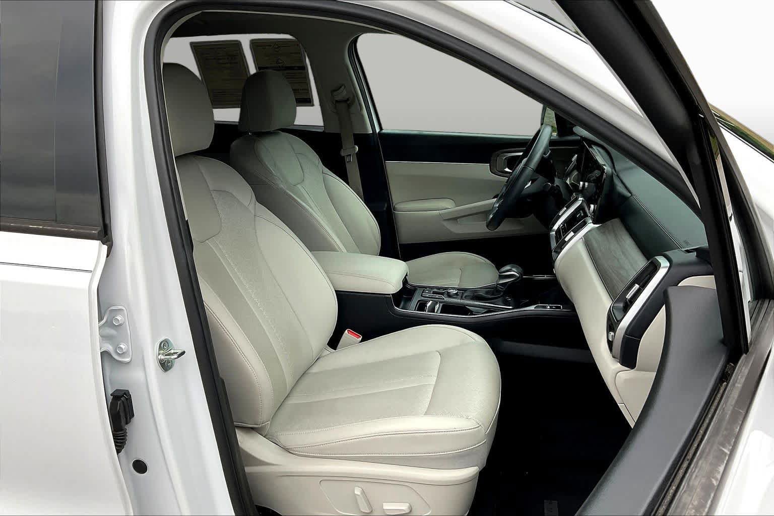 Used 2023 Kia Sorento EX w/ Panoramic Sunroof Package FWD image 9