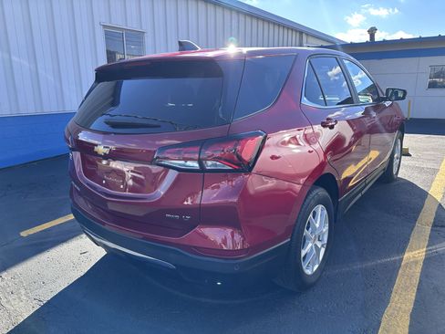 Used 2024 Chevrolet Equinox LT image 3