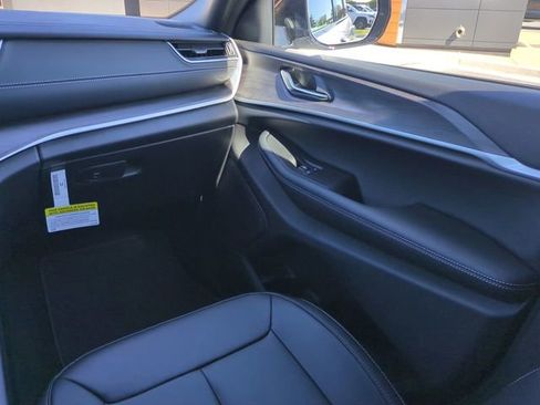 New 2025 Jeep Grand Cherokee Limited w/ Trailer Tow Package image 17