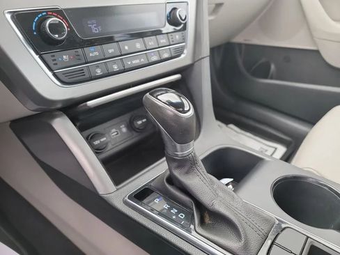 Used 2017 Hyundai Sonata Limited w/ Tech Package 03 FWD image 17