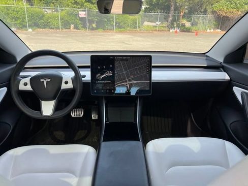 Used 2020 Tesla Model 3 Standard Range Plus RWD image 9