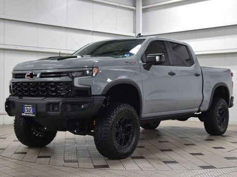 Used 2024 Chevrolet Silverado 1500 ZR2 w/ ZR2 Bison Edition AWD/4WD image 3