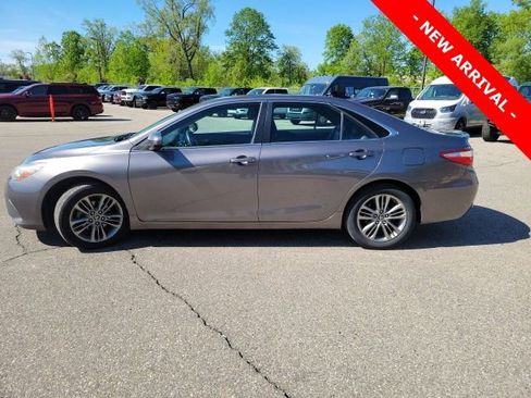 Used 2016 Toyota Camry SE FWD image 6