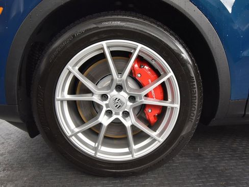 Certified 2024 Porsche Cayenne S AWD/4WD image 13