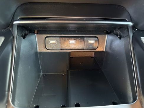 Used 2023 Kia Sorento LX image 32