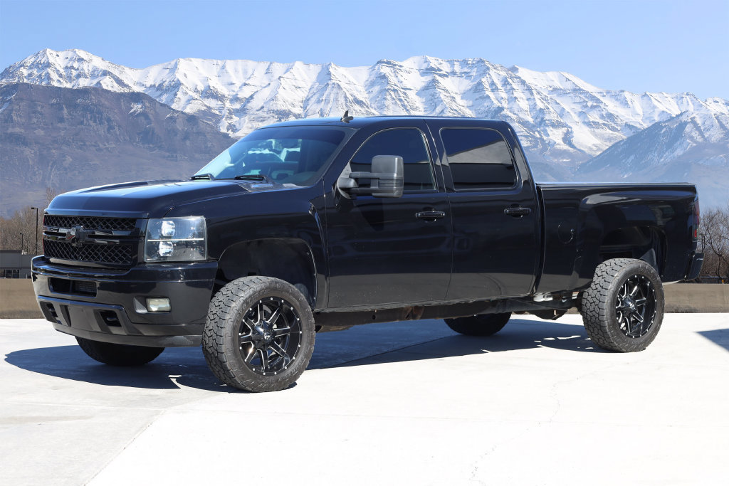 Used 2013 Chevrolet Silverado 2500 LTZ w/ LTZ Plus Package AWD/4WD image 2