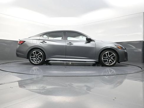 Used 2025 Nissan Sentra SR FWD image 38