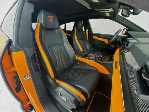 Used 2025 Lamborghini Urus SE AWD/4WD image 27