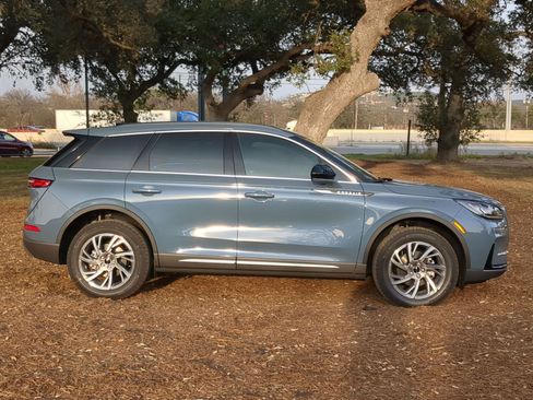 New 2026 Lincoln Corsair Premiere image 2