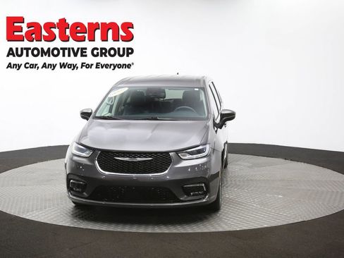 Used 2023 Chrysler Pacifica Touring-L image 54