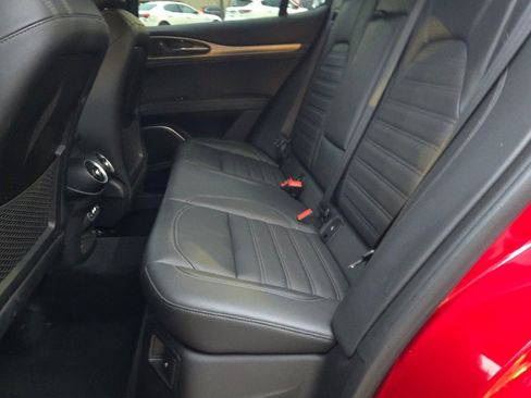 Used 2022 Alfa Romeo Stelvio Veloce image 18