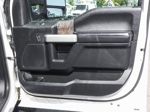 Used 2017 Ford F350 Lariat w/ Chrome Package image 41