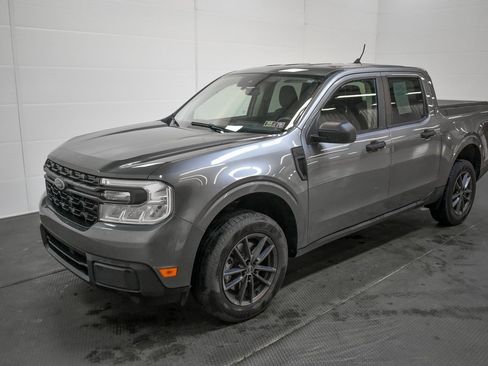 Used 2023 Ford Maverick XL image 3