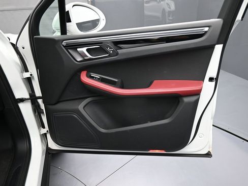 Certified 2023 Porsche Macan Turbo AWD/4WD image 28